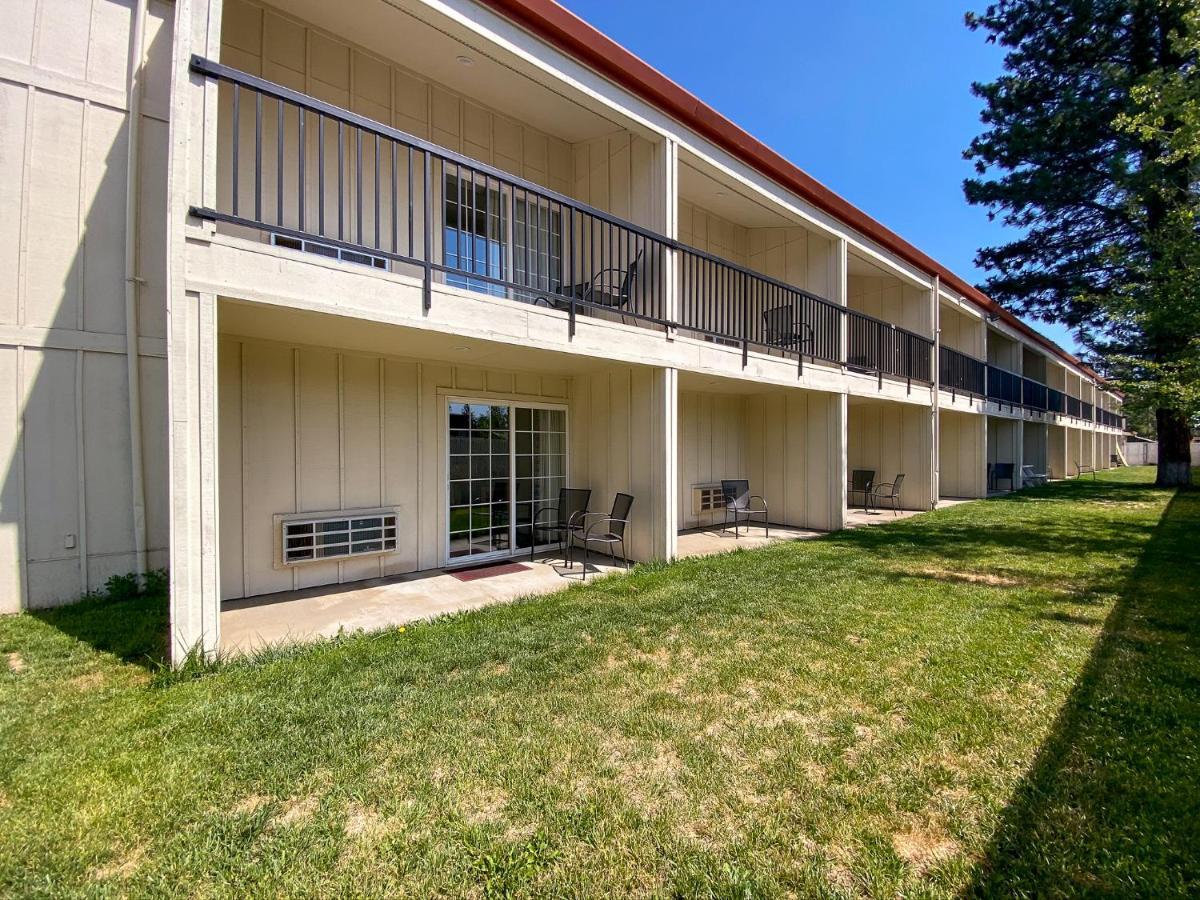 Sisters Inn & Suites 외부 사진